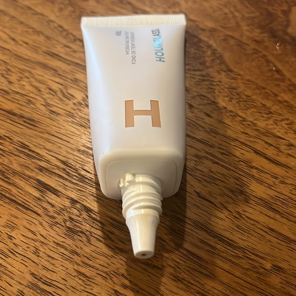 Hourglass Veil Skin Tint - Picture 3 of 4